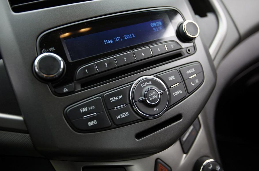  Chevrolet Sonic 2012 года  (фото 16 из 66)